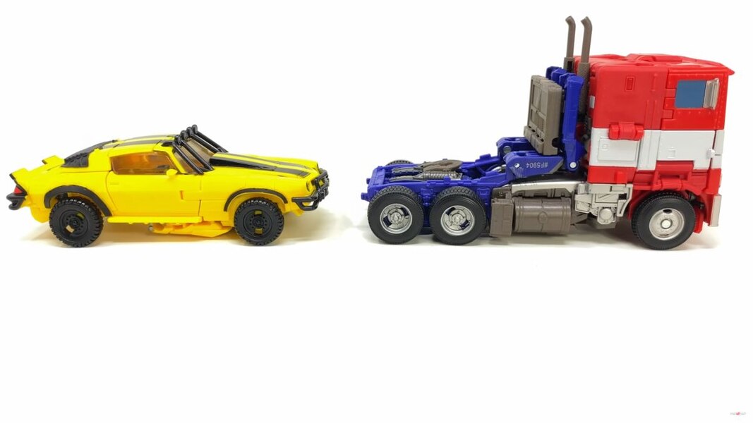 In Hand Image Of Transformers Rise Of The Beasts SS 100 Bumblebee  (25 of 44)